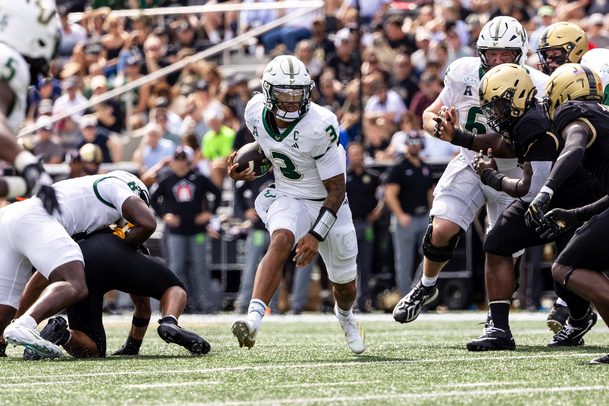 USF Defeats Army on Dramatic Game-Winning Touchdown